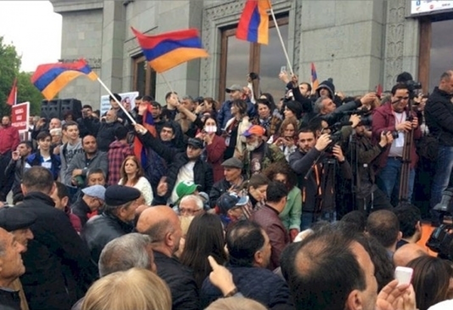 Manifestación de protesta frente al edificio del Ministerio de Asuntos Exteriores de Armenia
