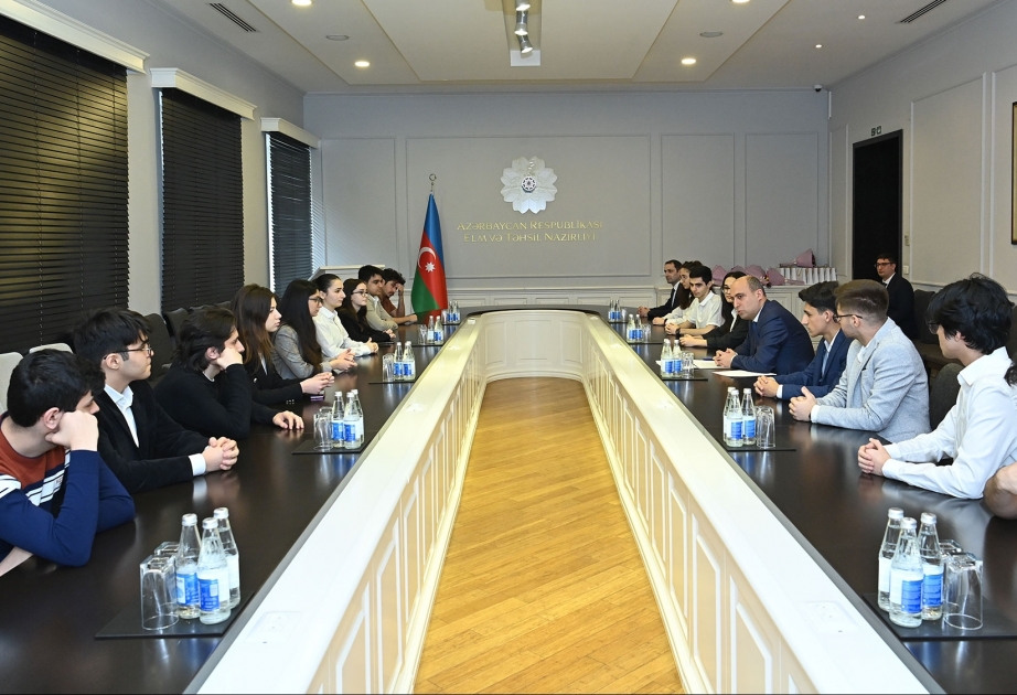 Elm və təhsil naziri dünyanın nüfuzlu universitetlərinə qəbul olunan olimpiada qalibləri ilə görüşüb