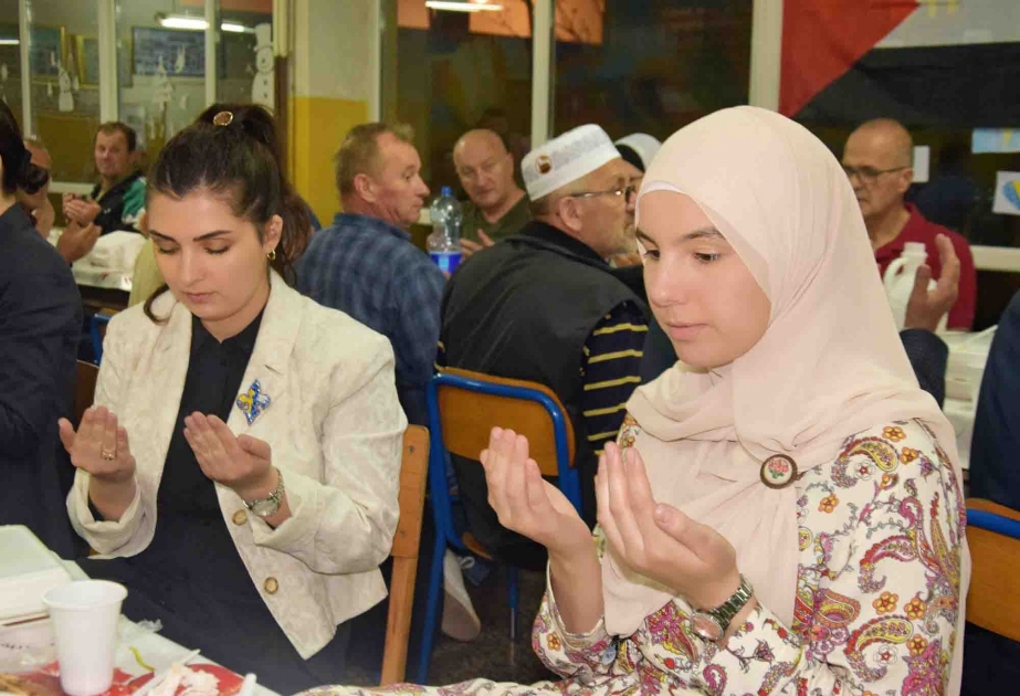 Azərbaycan səfirliyi Bosniya və Herseqovinada iftar süfrəsi təşkil edib