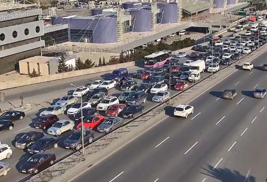 Bakının bir sıra yollarında sıxlıq müşahidə olunur -  SİYAHI