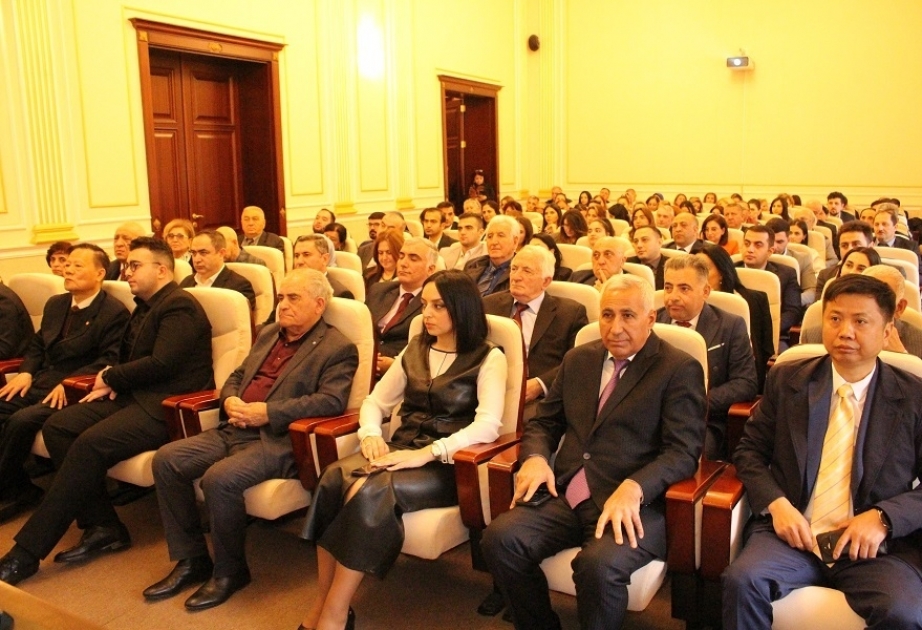İqtisadiyyat İnstitutunda çinli alimlərin iştirakı ilə elmi sessiya keçirilib