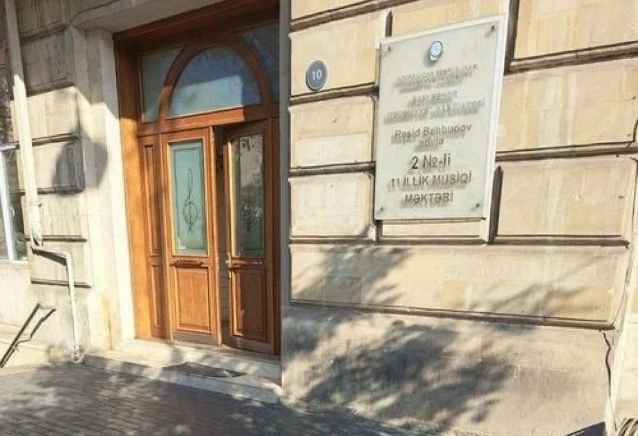 «Это наша обязанность помочь детям полюбить музыку» - Саадат Эминова, директор музыкальной школы №2 имени Рашида Бейбутова
