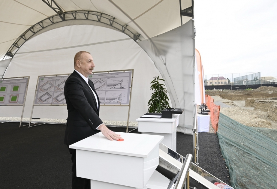 Ganja: Präsident Ilham Aliyev legt Grundstein für neues Stadion VIDEO