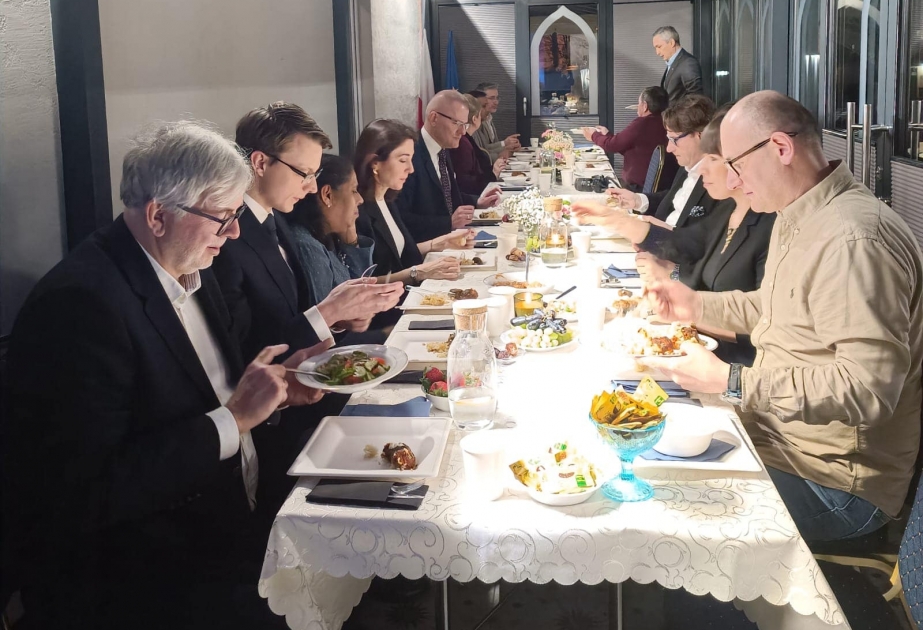 Azərbaycan səfirliyi Polşada iftar süfrəsi təşkil edib