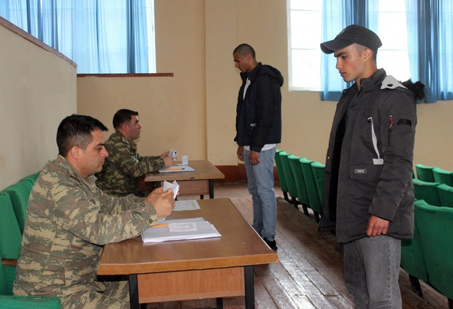 Yeni gələn çağırışçıların hərbi hissələrdə qəbulu davam edir