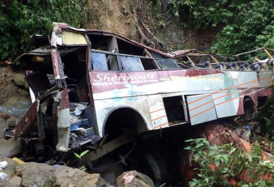 Hindistanda avtobus qəzaya uğrayıb, 12 nəfər ölüb
