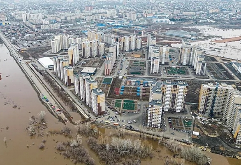 Orenburqda Ural çayının suyu çoxmənzilli binalara yaxınlaşıb