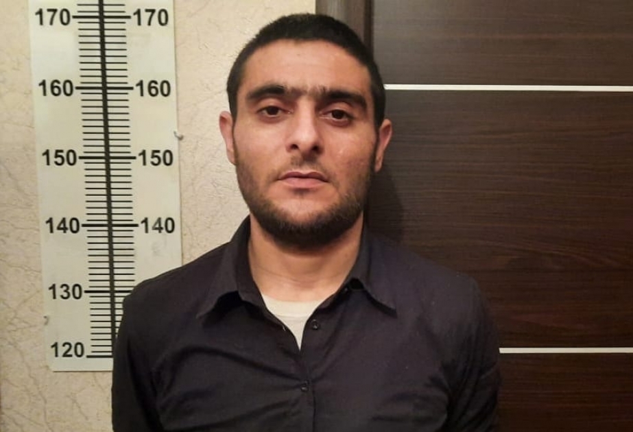 Biləsuvarda çantasında "Kalaşnikov" gəzdirən şəxs saxlanılıb