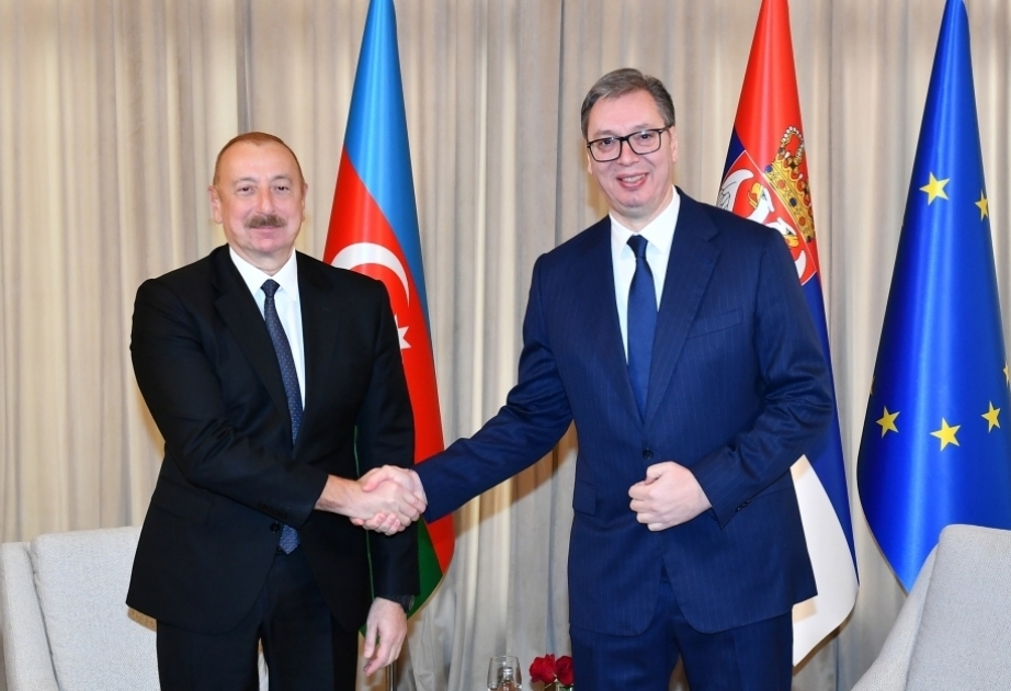 Serbiens Präsident Aleksandar Vučić telefoniert mit Präsident Ilham Aliyev