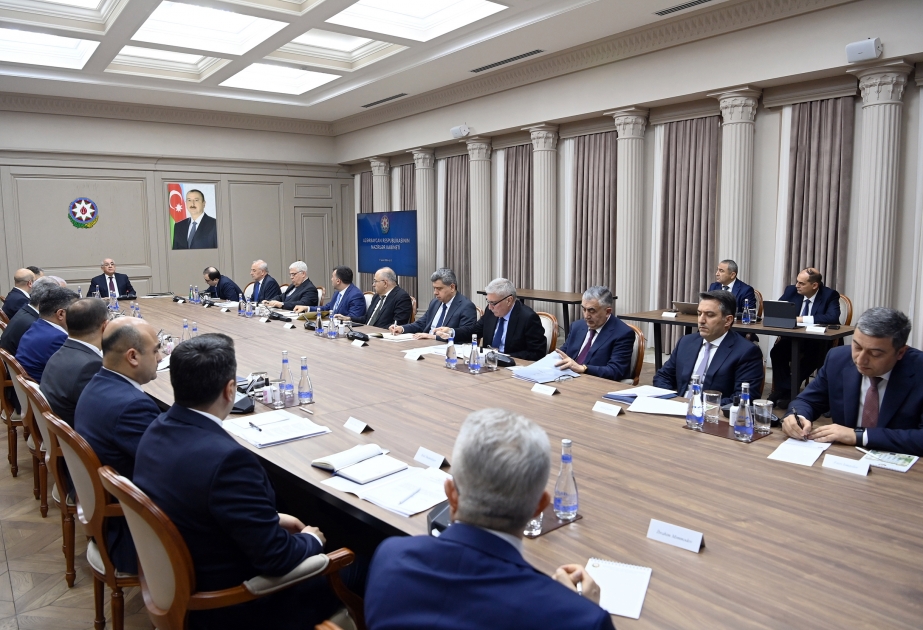 Elektrik mühərrikli nəqliyyat vasitələrindən istifadənin təşviqi ilə bağlı Sərəncamdan irəli gələn tədbirlərə dair iclas keçirilib
