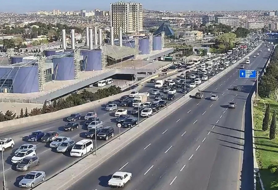 Bakının bir sıra yollarında sıxlıq müşahidə olunur - SİYAHI