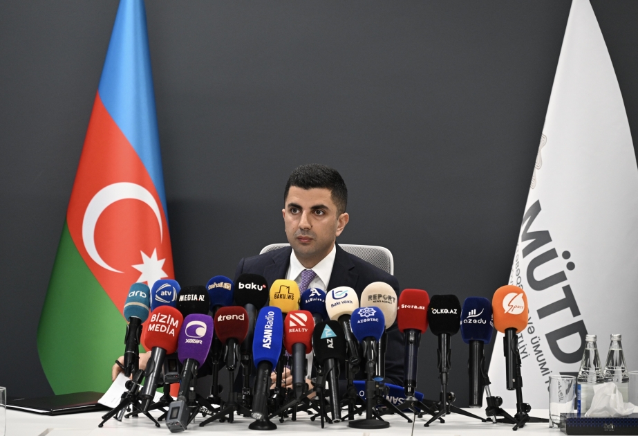 Eşqi Bağırov: 453 məktəbdə elektron jurnaldan istifadə olunur