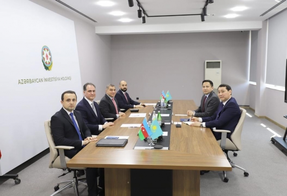 أذربيجان وكازاخستان تبحثان مد خط الألياف الضوئية عبر قاع بحر الخزر