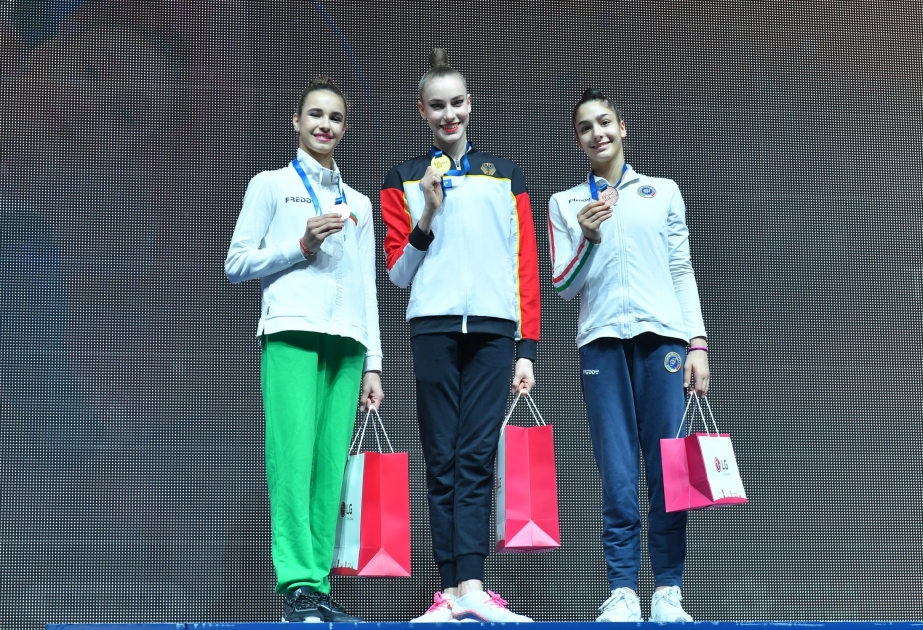 Bədii gimnastika üzrə Dünya Kubokunun ilk qalibləri mükafatlandırılıb VİDEO