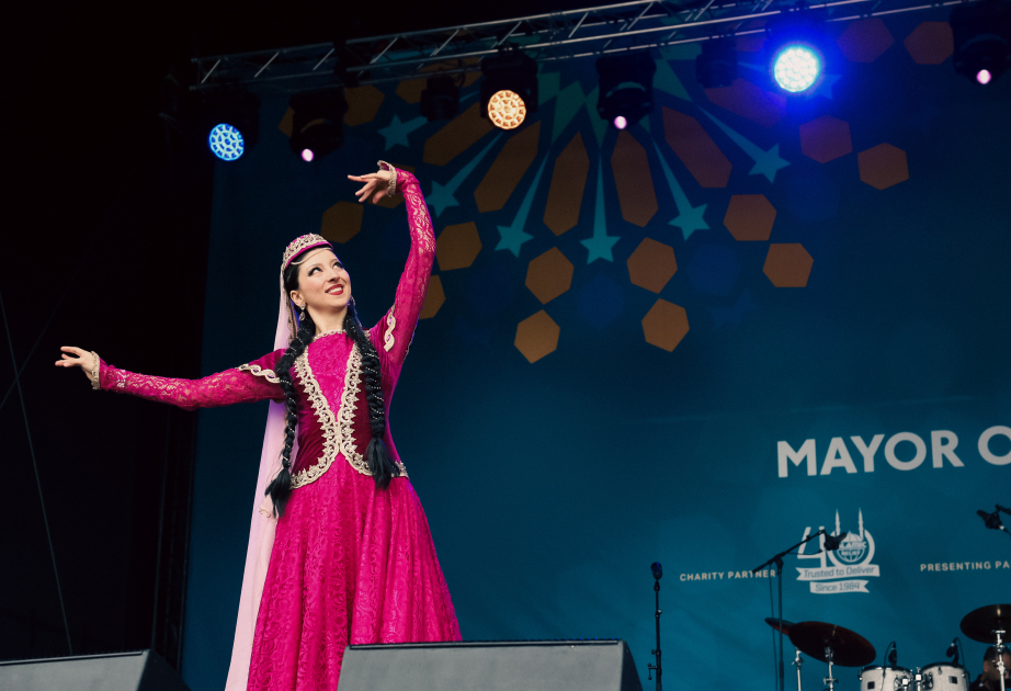 Londonda keçirilən festivalda Azərbaycan rəqsi nümayiş olunub VİDEO