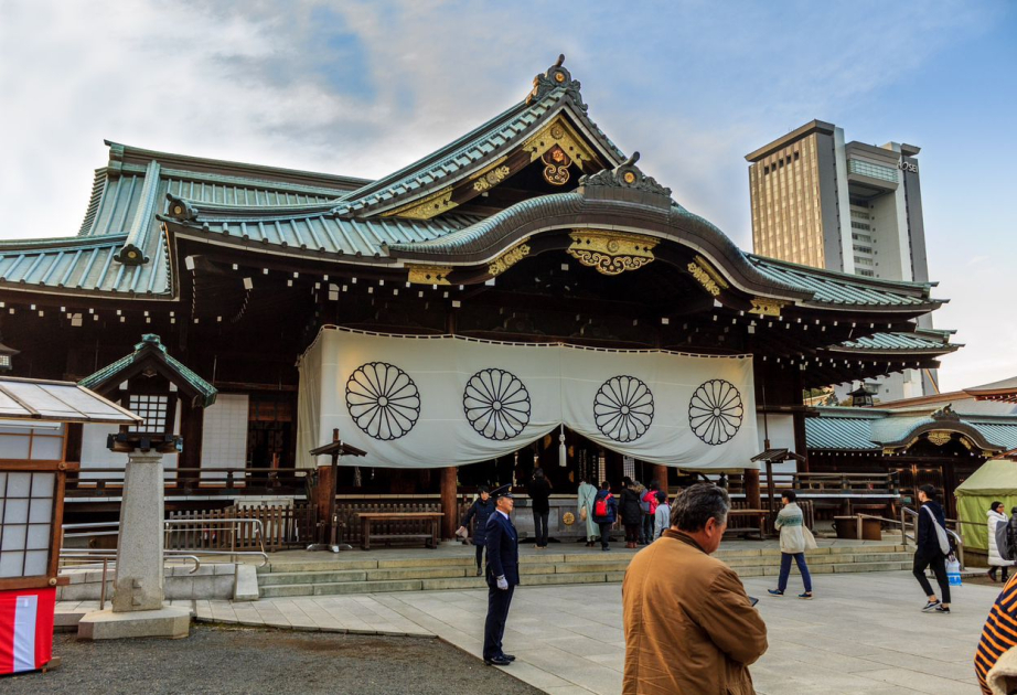 Japan PM sends offering to war-linked Yasukuni shrine for spring rite