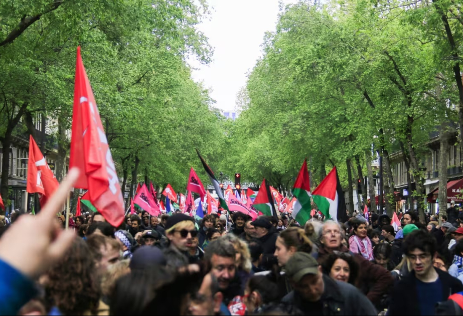 Parisdə polis zorakılığına və irqçiliyə qarşı yürüş keçirilib
