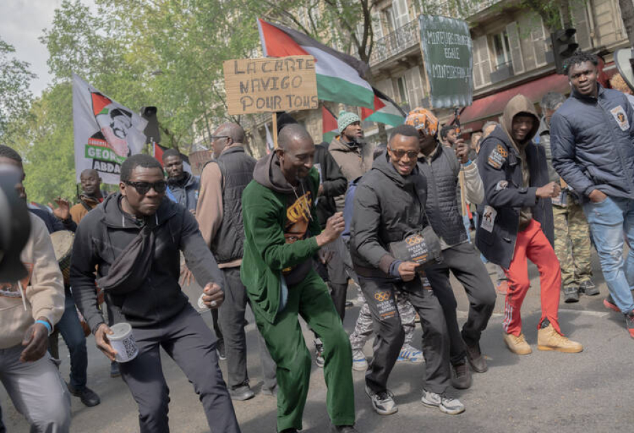 Plusieurs milliers de manifestants défilent à Paris « contre les racismes et l'islamophobie » et contre les violences policières