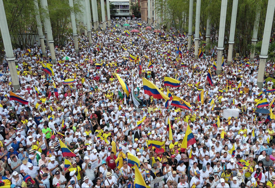 Kolumbien: Hunderttausende demonstrieren gegen Präsident Petro