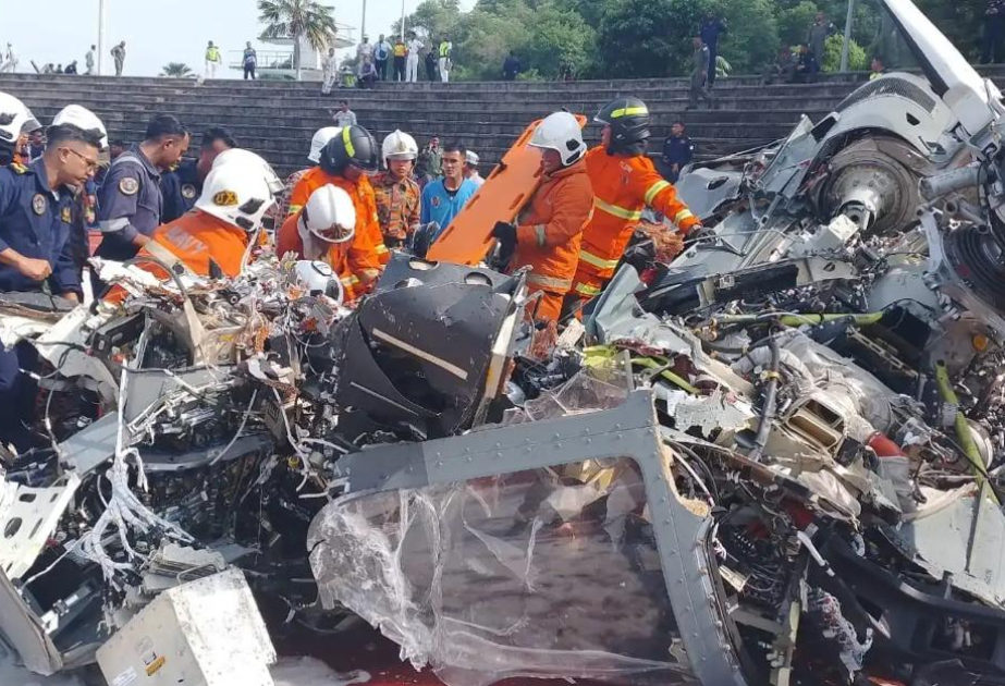 Malayziyada 2 helikoterin toqquşması nəticəsində 10 nəfər ölüb VİDEO