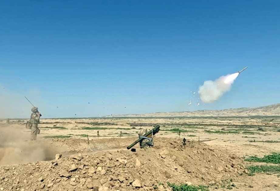 Unidades de Defensa Antiaérea realizan un ejercicio táctico con fuego real