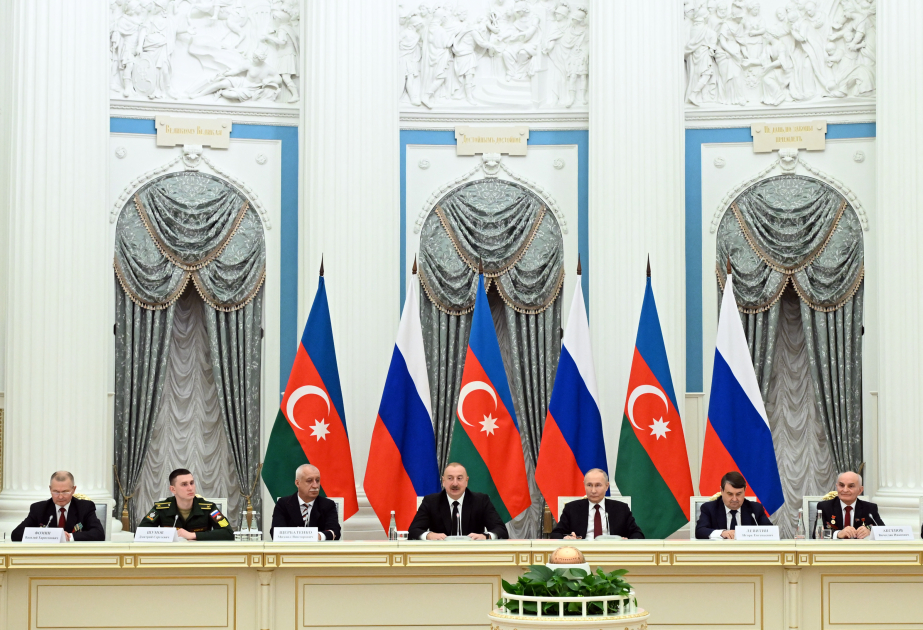 值贝加尔-阿穆尔铁路干线建设50周年之际，阿塞拜疆和俄罗斯两国总统与铁路行业退休工人和员工举行会面