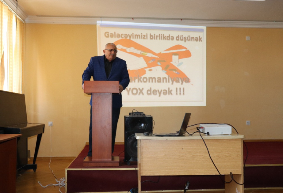 Alimlər məktəblilərə narkomaniyanın fəsadlarından danışıblar