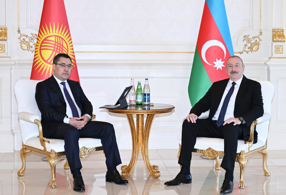 Präsident Ilham Aliyev und Präsident Sadyr Dschaparow treffen sich im kleinen Kreis  VIDEO