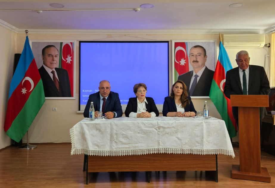 UNEC-in nəzdində Sosial İqtisadi Kollecdə qlobal istiləşmənin yaratdığı problemlər müzakirə olunub