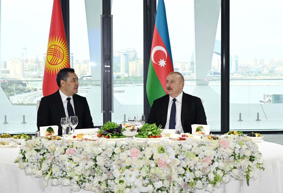 Präsident Ilham Aliyev gibt Bankett zu Ehren von Präsident Sadyr Dschaparow VIDEO