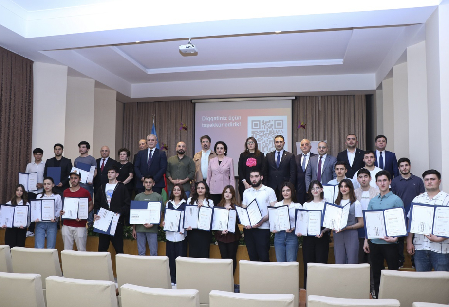 “Code For Future”nin məzunu olan AzMİU tələbələrinə diplom və sertifikatlar verilib