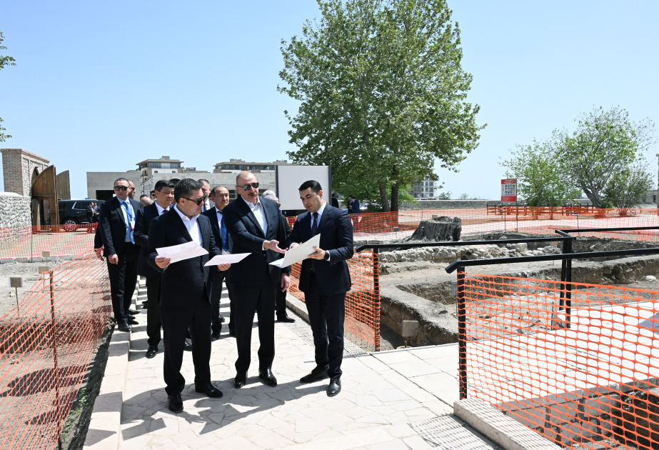 Los Presidentes de Azerbaiyán y Kirguistán examinan las obras de construcción en curso en el Palacio de Panahali Khan y el complejo Imarat en Aghdam