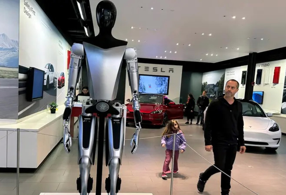 “Tesla” insanabənzər “Optimus” robotlarının satışına başlayacaq