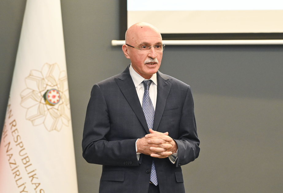 Nazir müavini “Maarifçi” tələbə-məzun təcrübə proqramının iştirakçıları ilə görüşüb