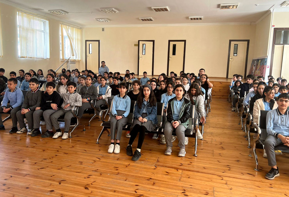 Paytaxt məktəblərində maarifləndirici görüşlər keçirilir