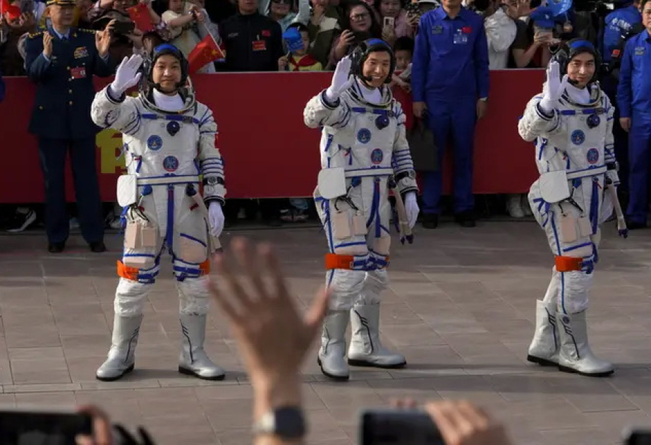 Китай отправляет в космос новых астронавтов