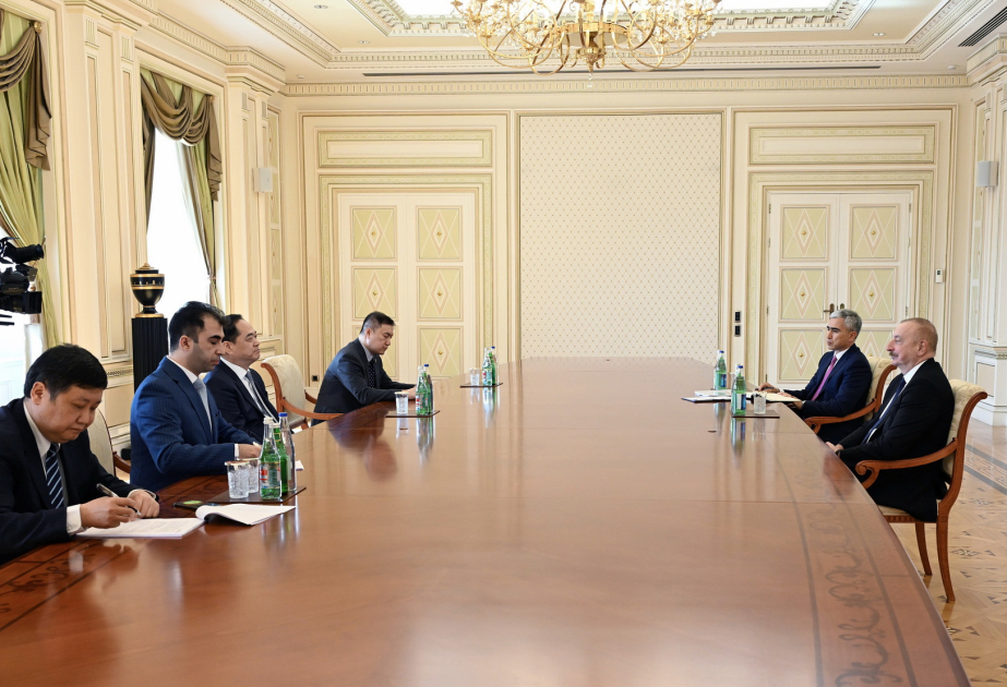 El Presidente de Azerbaiyán recibió al Presidente de la Asociación del Pueblo Chino para la Amistad con los Países Extranjeros