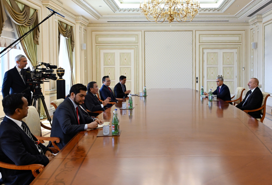 Präsident Ilham Aliyev empfängt den Präsidenten des Senats des malaysischen Parlaments AKTUALISIERT VIDEO