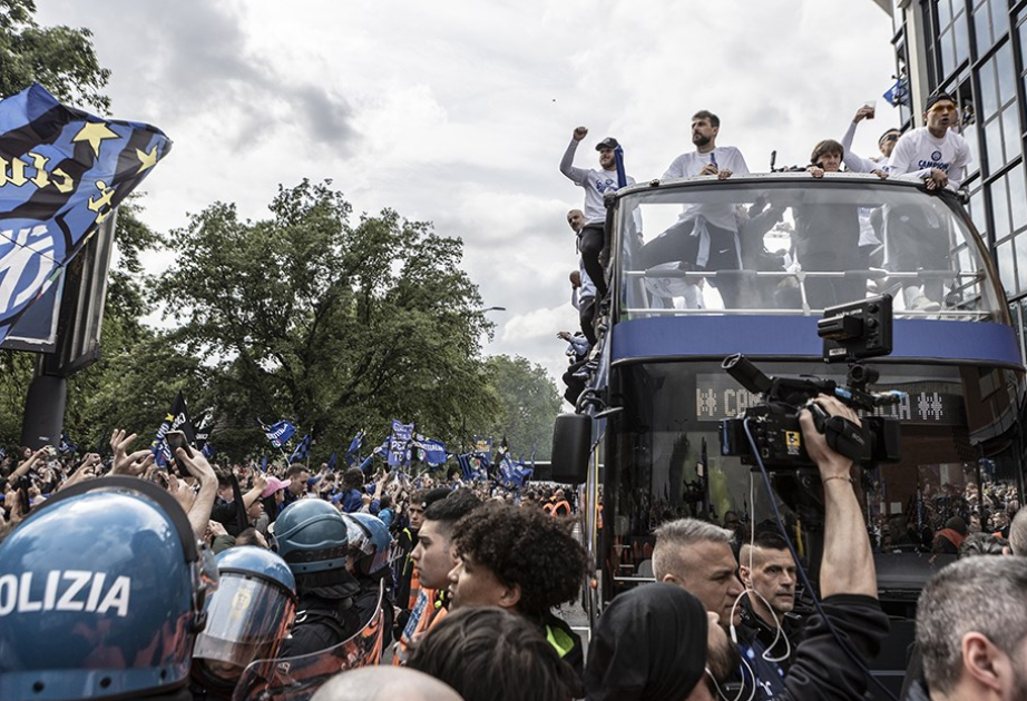 Inter celebrates Serie A title with an open-air bus parade