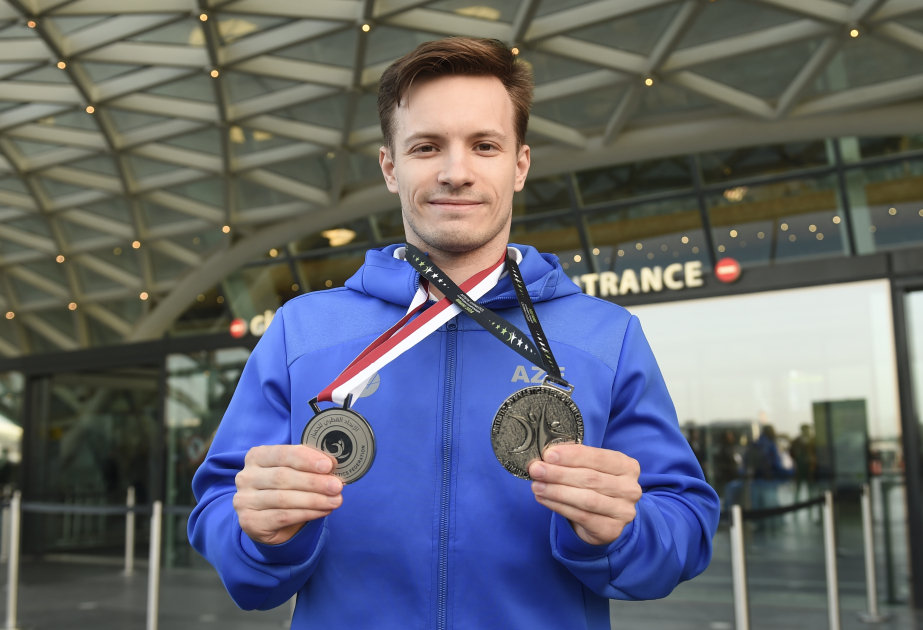 Азербайджанский гимнаст, завоевавший историческую медаль на чемпионате Европы, вернулся на родину