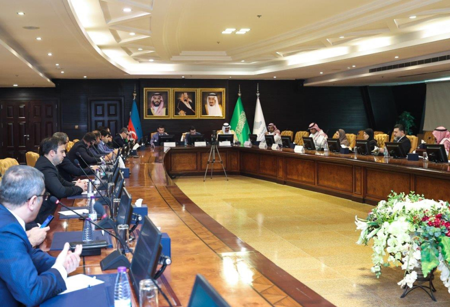 بحث تعزيز الاستثمارات المتبادلة بين دوائر الأعمال في أذربيجان والسعودية