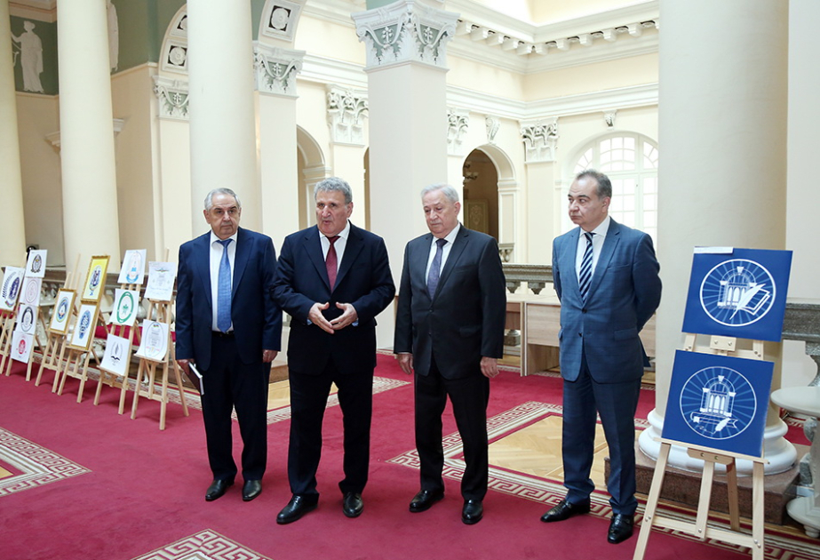 Akademik İsa Həbibbəyli AMEA-nın yeni loqotipinin hazırlanması üçün təqdim edilən layihələrlə tanış olub