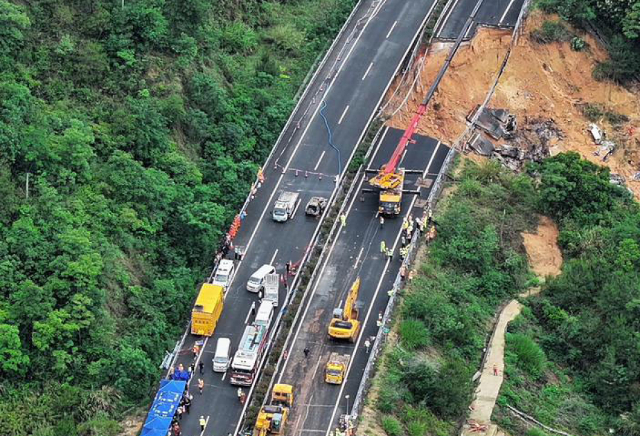 Chine : Le bilan s'alourdit à 36 morts après l'effondrement d'une route VIDEO