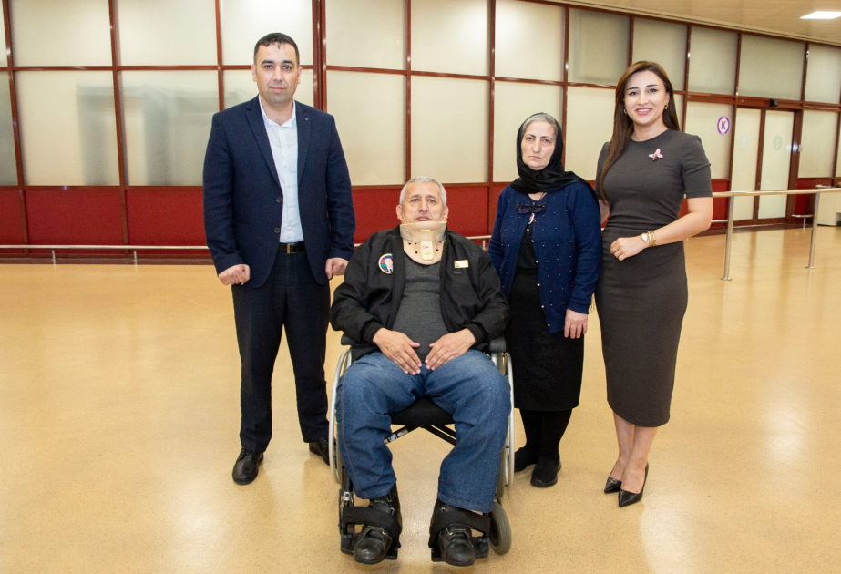 “YAŞAT” Fondu tərəfindən müalicə məqsədilə Türkiyəyə göndərilən şəhidin atası Vətənə qayıdıb