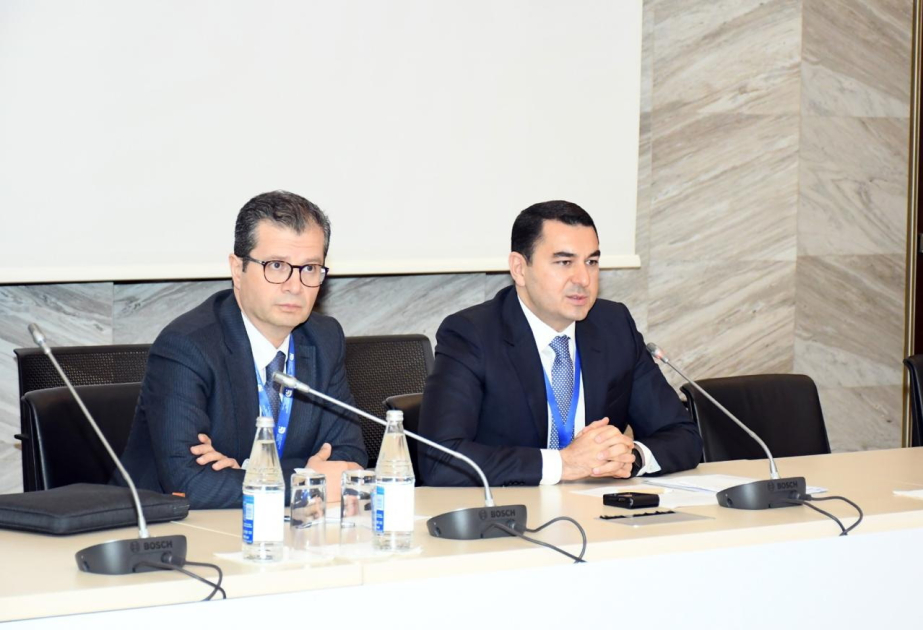 وزير الثقافة الاذربيجاني يلتقي المندوبين الدائمين للعديد من البلدان لدى اليونسكو