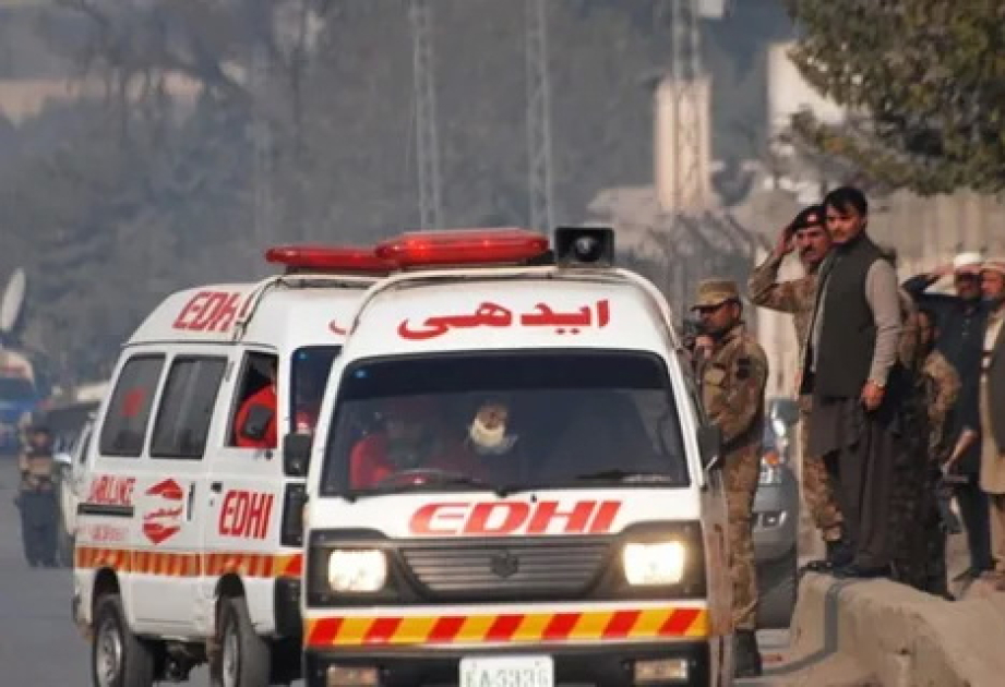 По меньшей мере 20 человек погибли при падении автобуса в ущелье в Пакистане