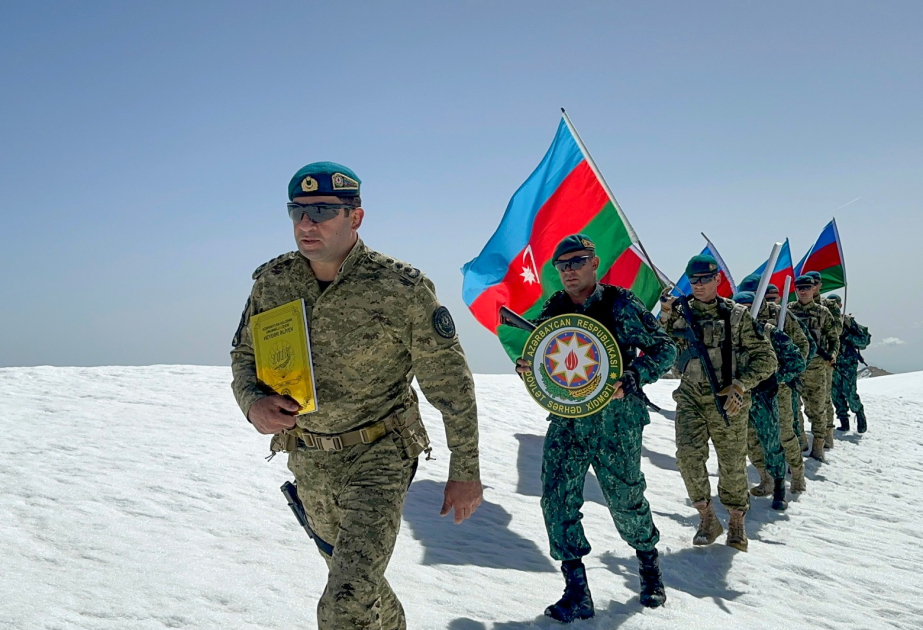 Азербайджанские пограничники совершили восхождение на пик Гейдара