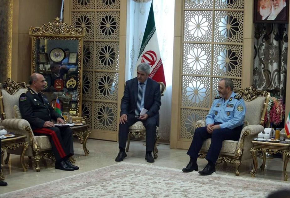 El Comandante del Ejército de Armas Combinadas de Azerbaiyán realiza una visita oficial a Irán