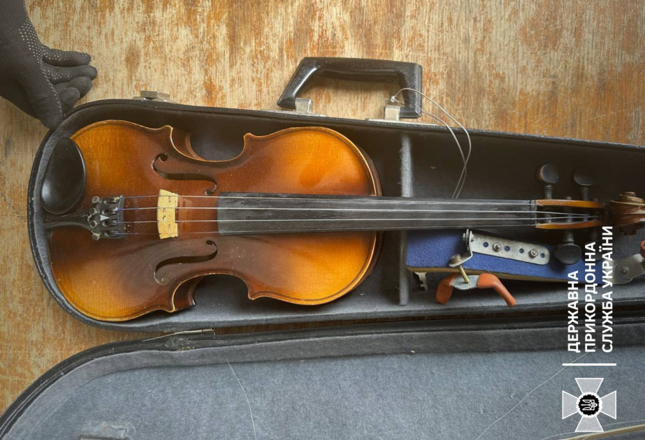 Stradivari skripkası Ukraynadan qanunsuz çıxarılarkən müsadirə olunub