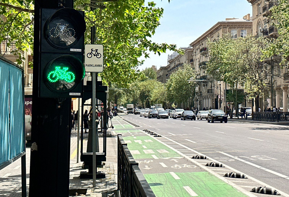 Bir neçə küçənin işıqforlarında velosiped bölmələrinin quraşdırılması başa çatdırılıb